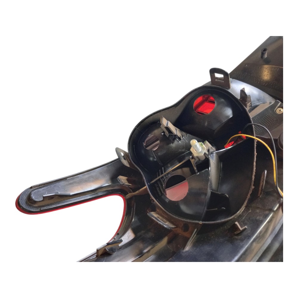 Lanterna Traseira esquerda Peugeot 208 griff 2013 3