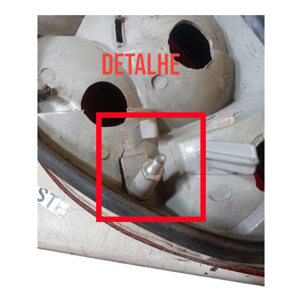 Lanterna lado esquerdo Ford Ka 98 com detalhe 2