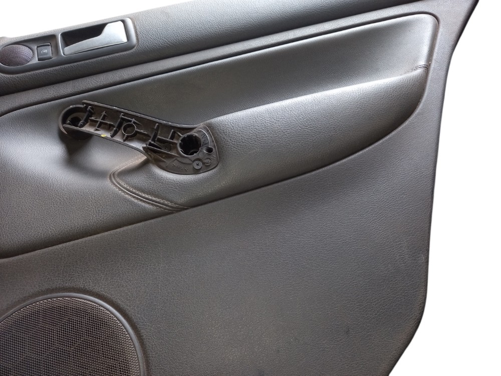 Forro porta traseira direita VW Golf 08/12 1j6868088 2