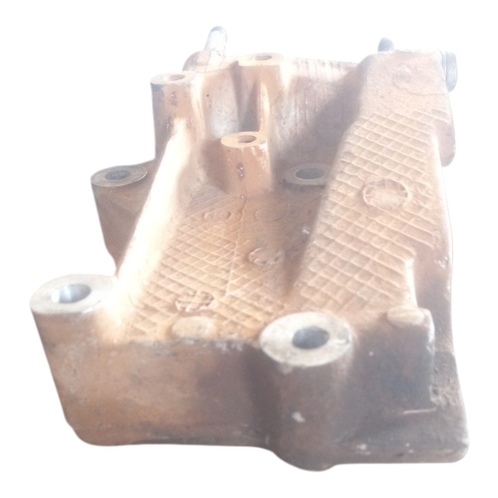 Suporte da bomba dágua Peugeot 206 16V 6