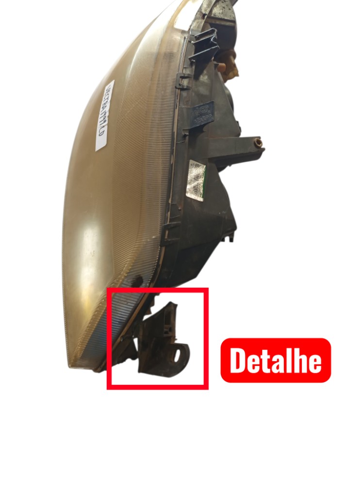 Farol direito Vectra 1999 com detalhe