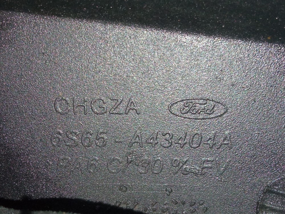 Friso Tampa Traseira Suporte Luz Placa Ford Ka 2009 2012  Preto 6
