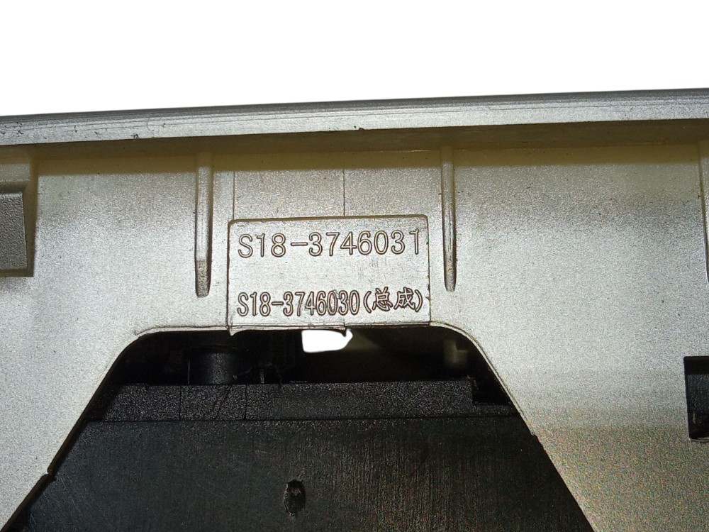 Moldura Botao Vidro Eletrico Dianteiro Esquerdo Chery S18 8