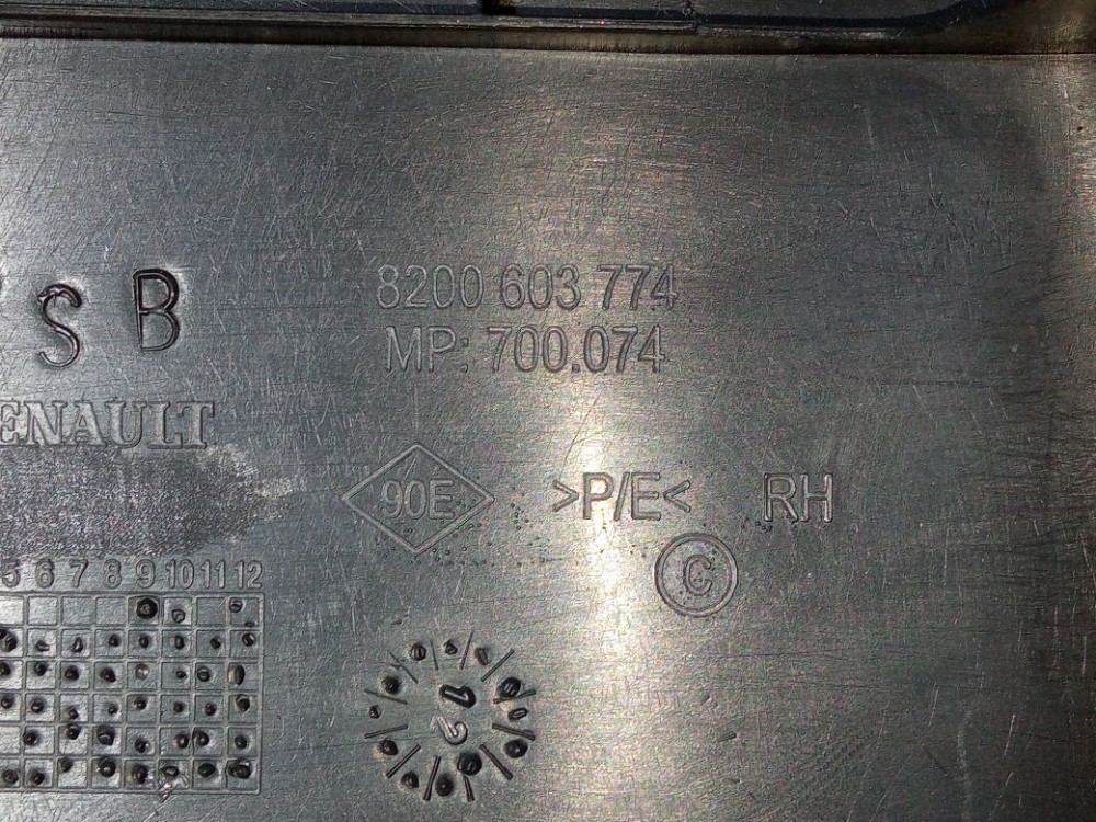 Moldura Inferior Coluna Direita Renault Sandero 2008 2012 6