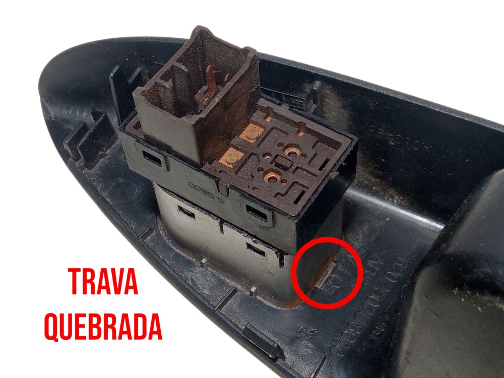 Moldura Botao Vidro Eletrico Traseiro Direito Jac J3 2012 2