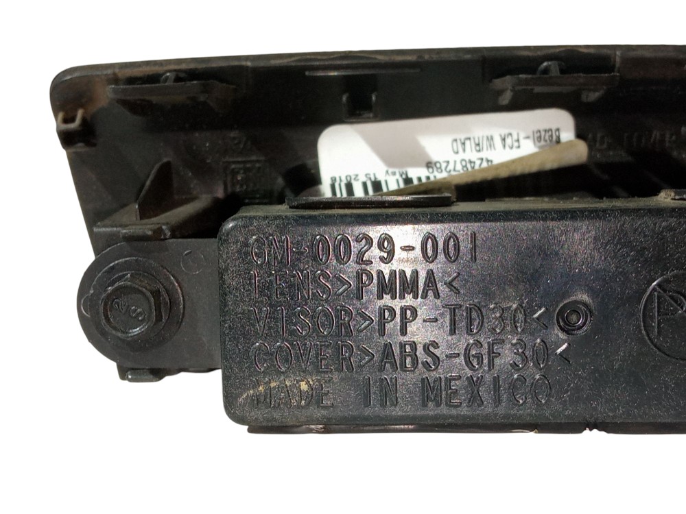 Moldura Display Digital Anti Colisao Gm Tracker 2017 2019 6