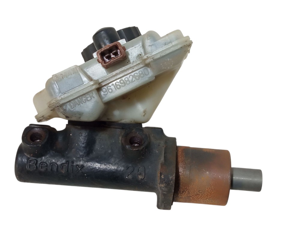 Reservatorio Cilindro Mestre Freio Peugeot 106 92 96 Usado 3
