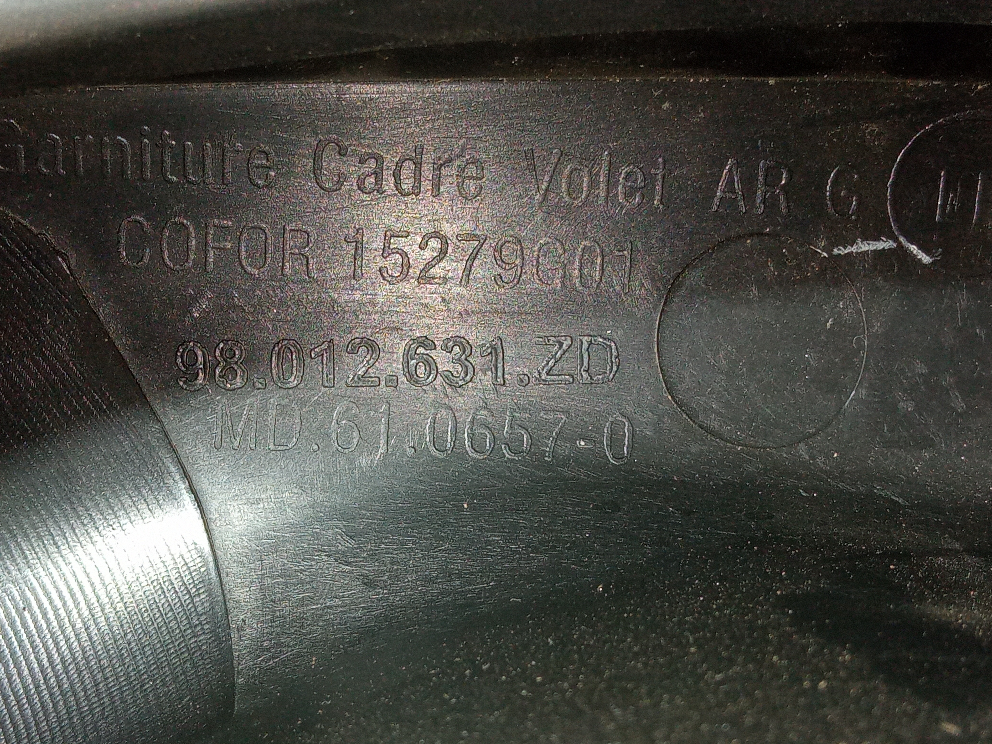 Moldura Acabamento Esquerdo Tampa Traseira Peugeot 208 2017 3