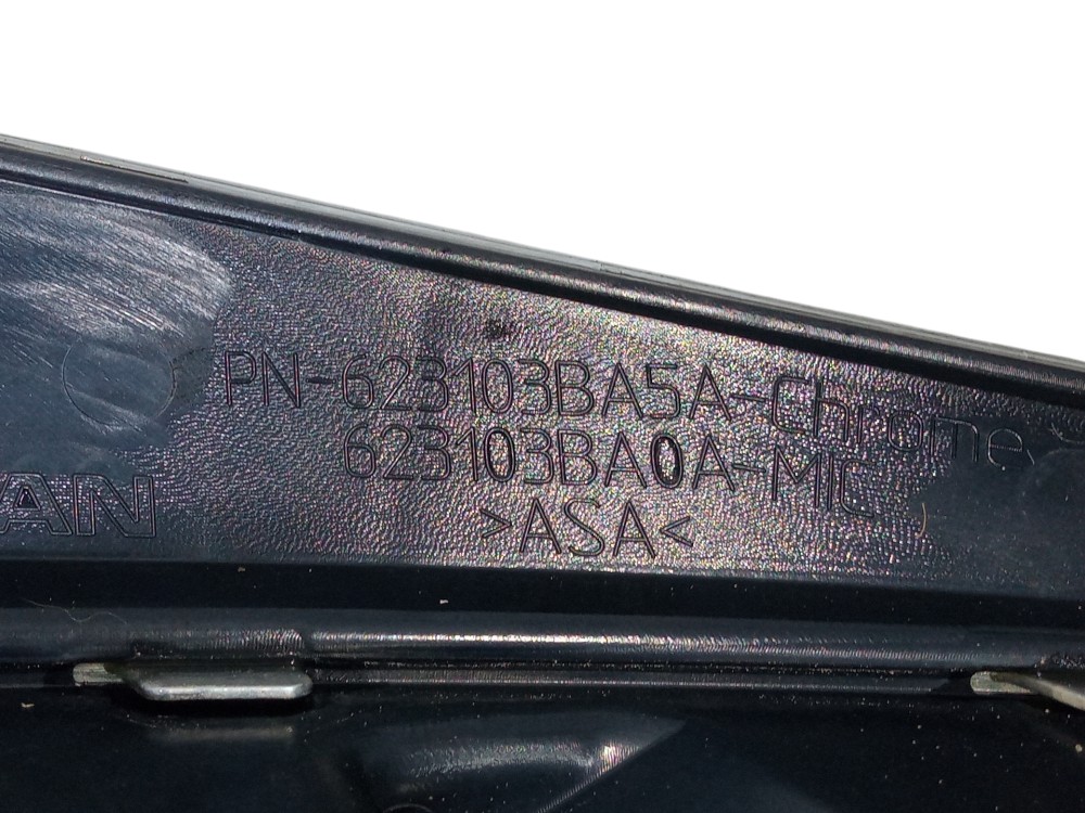 Grade Dianteira Superior Radiador Nissan Versa 2012 2014  Preto Brilhante 6