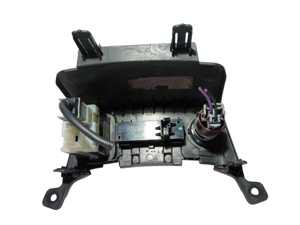 Acabamento  Usb  Acendedor Chevrolet Tracker 2017 2018 2019 Preta 2