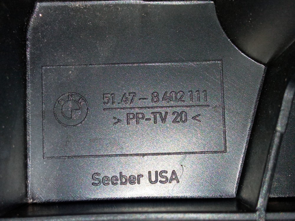 Suporte Plastico Esquerdo Porta Malas Bmw X5 2002 2006 9