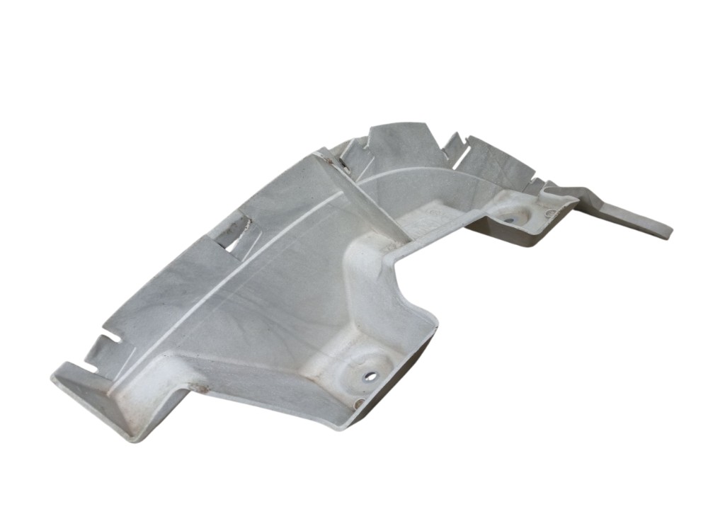 Guia Parachoque Traseiro Direito Gm Omega 2008 3.6 V6 6