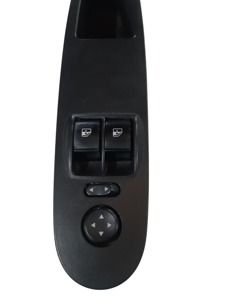 Moldura Botao Vidro Fiat Punto Dianteira Esquerda 2010 Usado 3