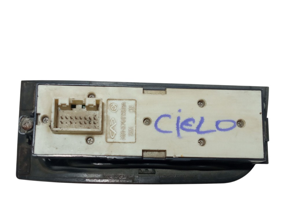 Moldura Botao Vidro Eletrico Dianteiro Esquerdo Chery Cielo 5