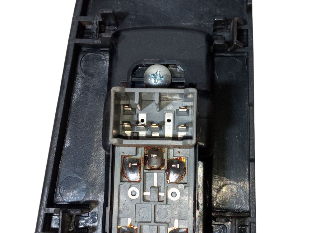 Moldura Botao Vidro Traseiro Esquerdo Ssangyong Actyon 2010 7