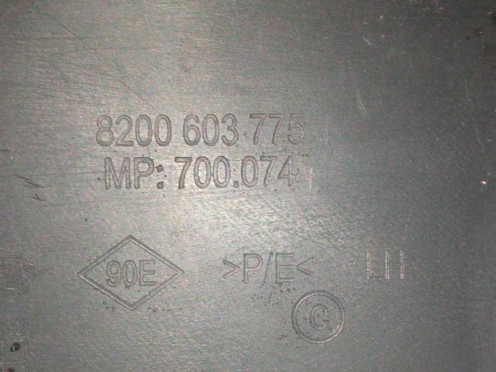 Moldura Inferior Coluna Esquerda Renault Sandero 2008 2012 6