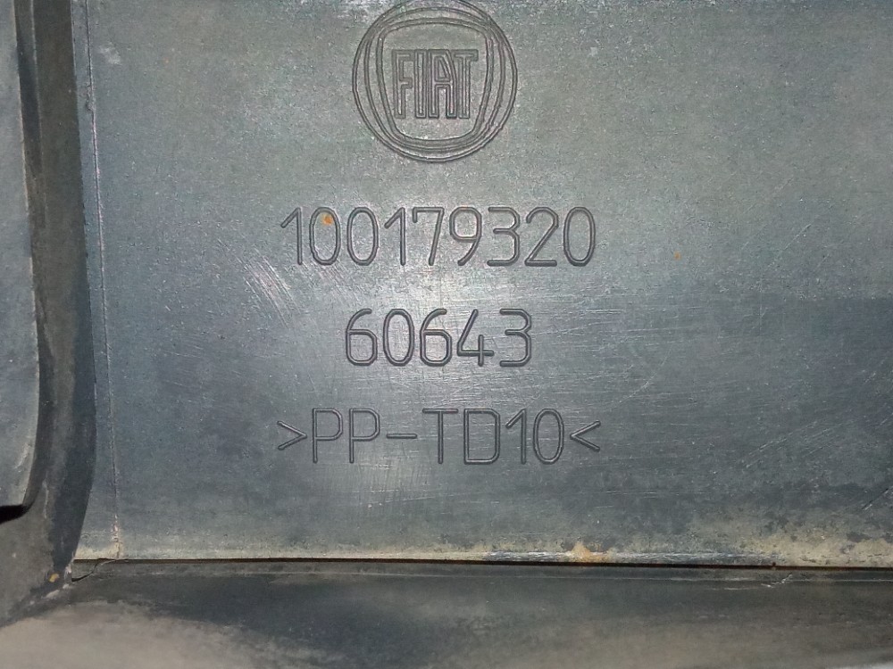 Grade Parachoque Traseiro Fiat Uno Vivace 2011 2014 Original Verde Brilhante 7