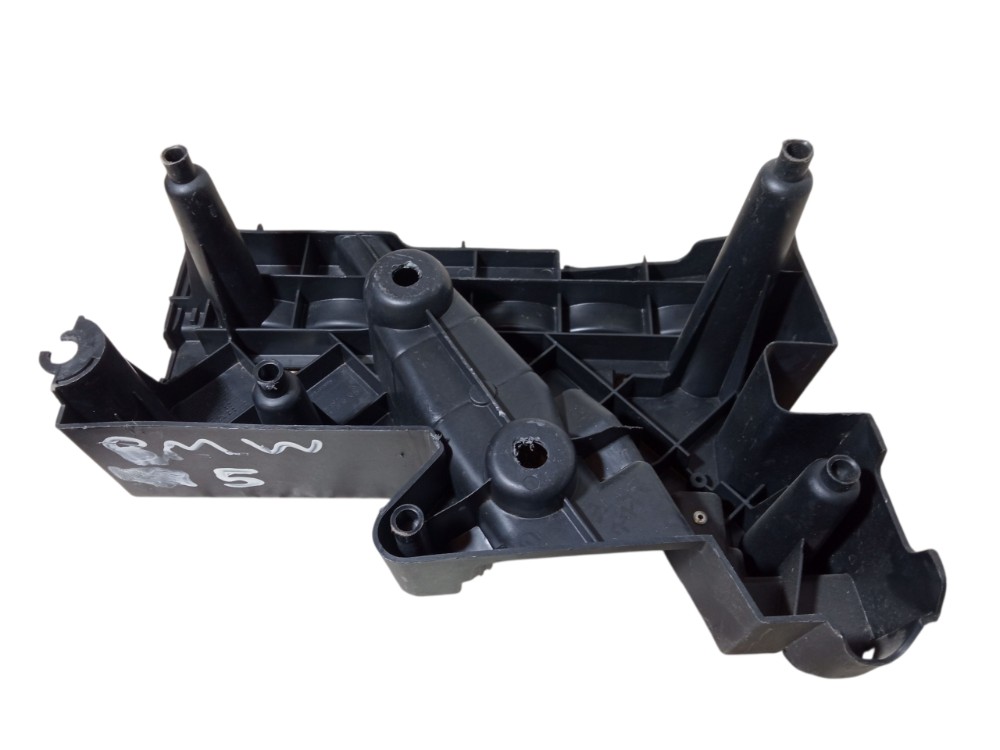 Suporte Plastico Esquerdo Porta Malas Bmw X5 2002 2006 8