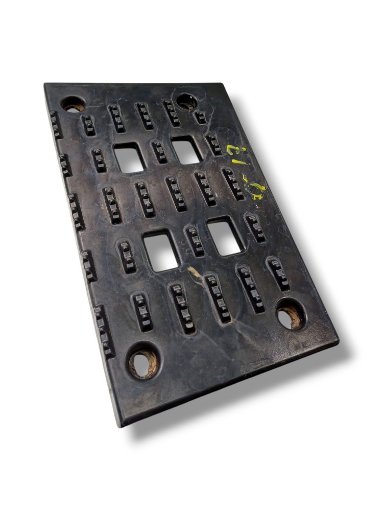 Estribo Direito Mb Accelo 815 2022 Vo17 1