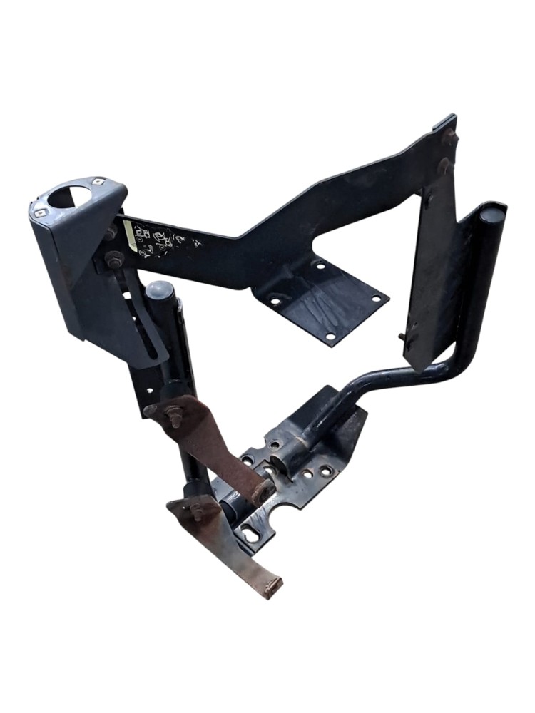 Suporte Paralama Dianteiro L.Direito Volvo VM 3