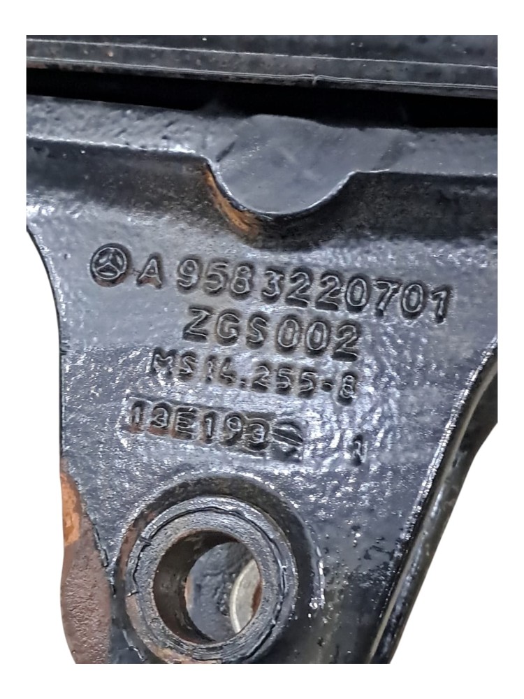Cavalete Mola Dianteira L. Direito Mercedes-Benz 7