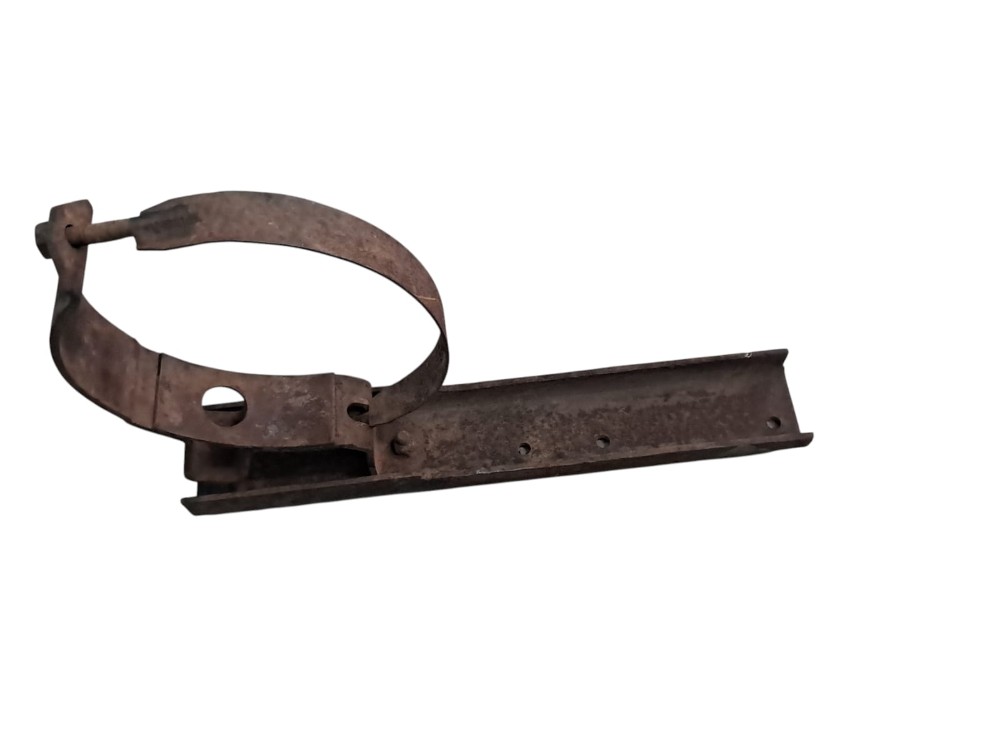 Suporte Tanque Arla Mercedes Benz 1