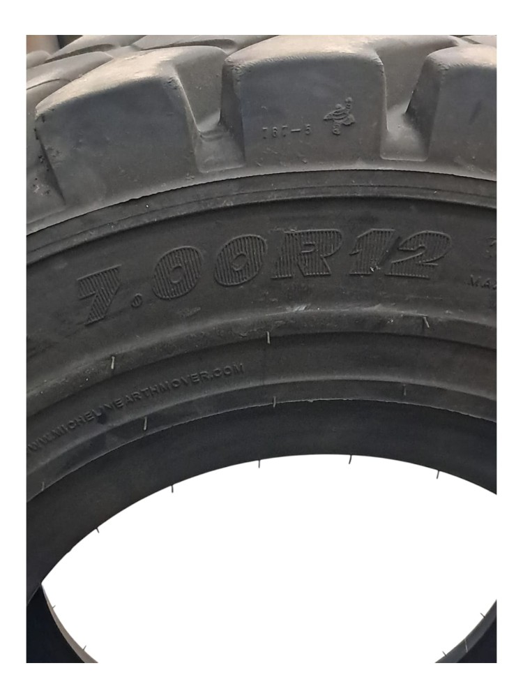 Pneu Michelin 700×12 Semi Novo 6