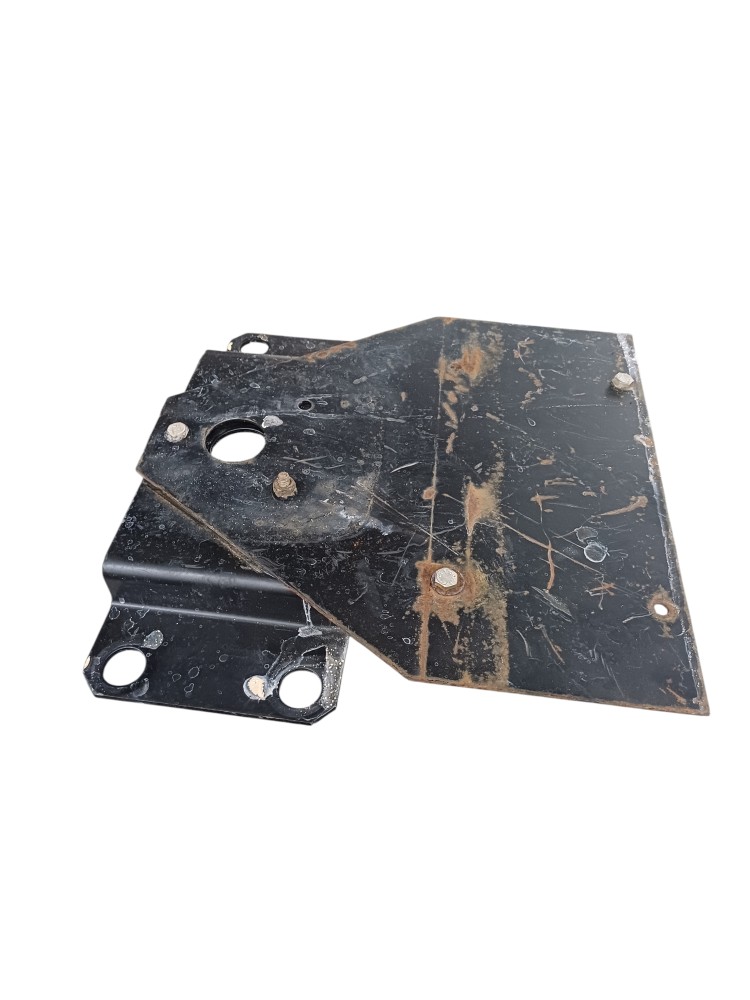 Placa Fixação Lanterna Ford Cargo 2