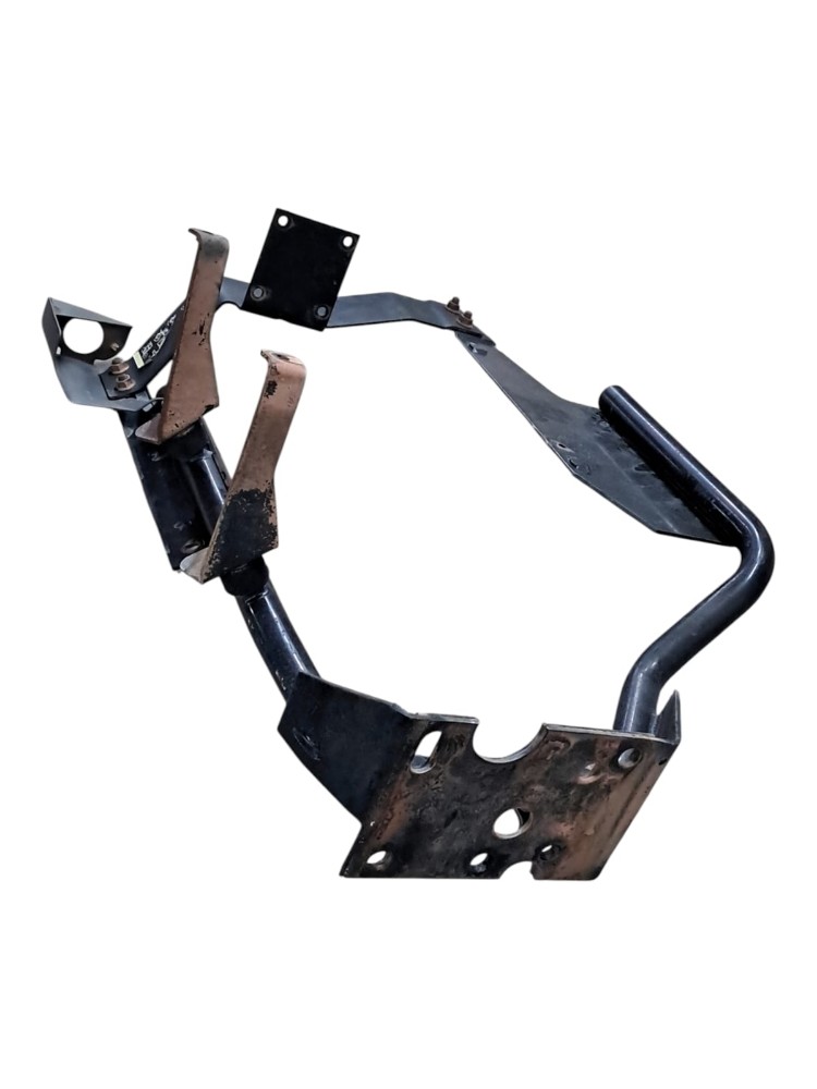 Suporte Paralama Dianteiro L.Direito Volvo VM 4