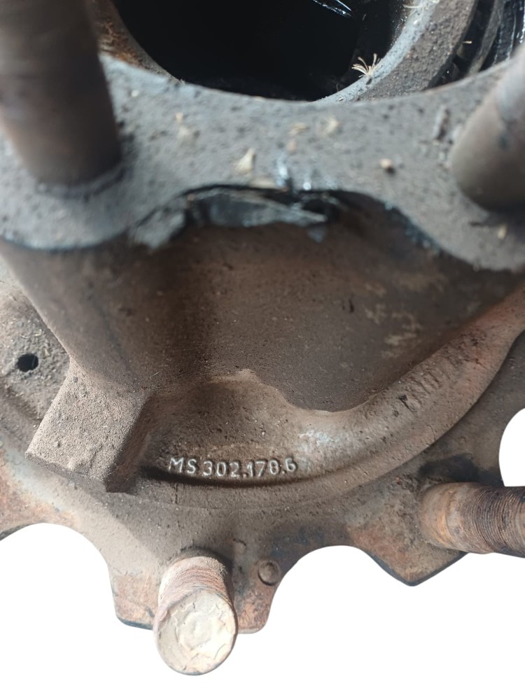 Cubo Roda Tracao Volvo VM 260 6