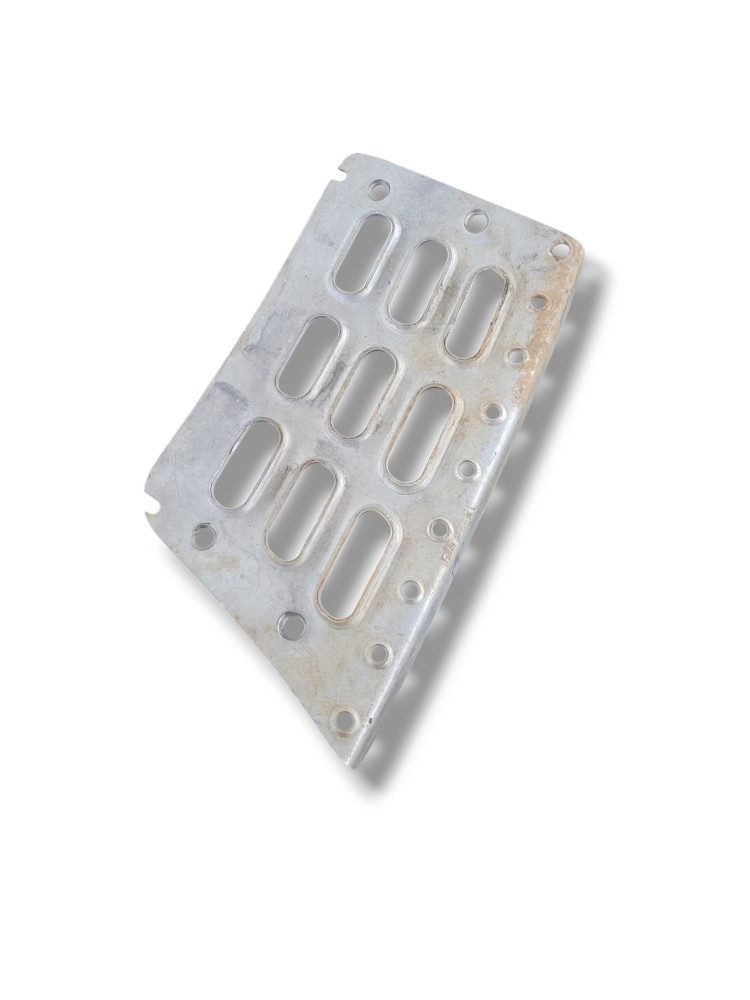 Chapa Pisante Estribo Inferior Direito Volvo Fh 2