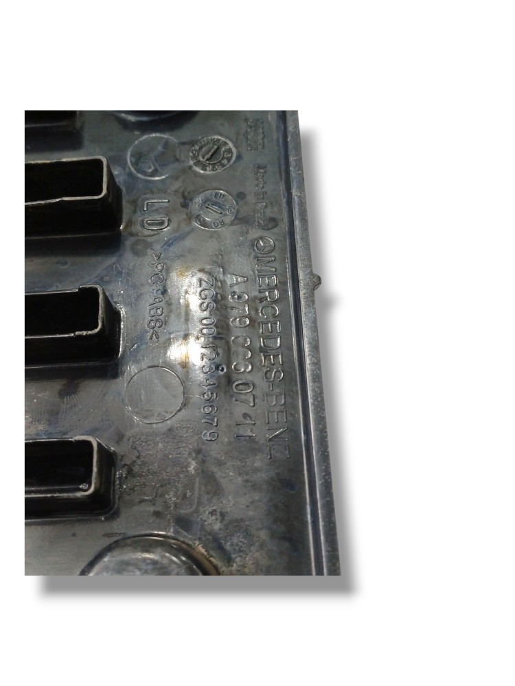Estribo Direito Mb Accelo 815 2022 Vo17 5