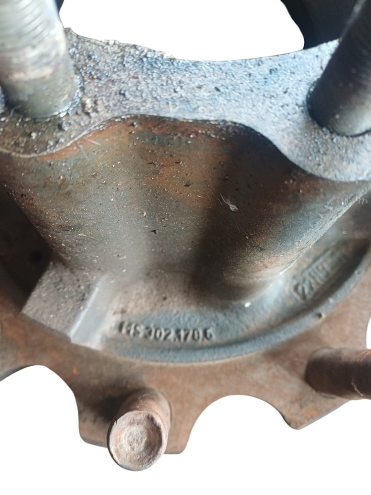 Cubo Roda Tracao Volvo VM 260 3
