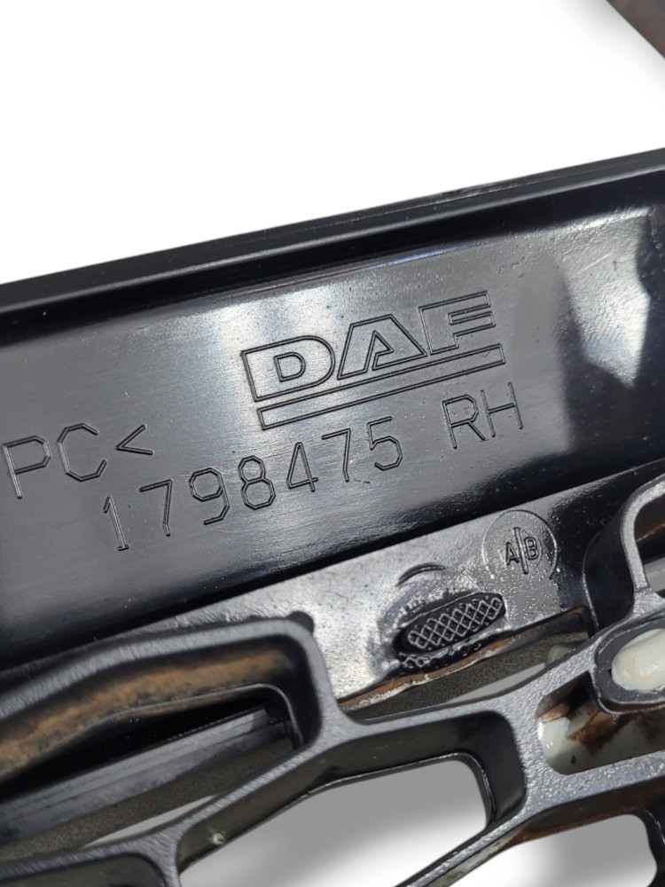 Tampa Grade Central Parachoque Daf Xf 106 Direito Preto 6