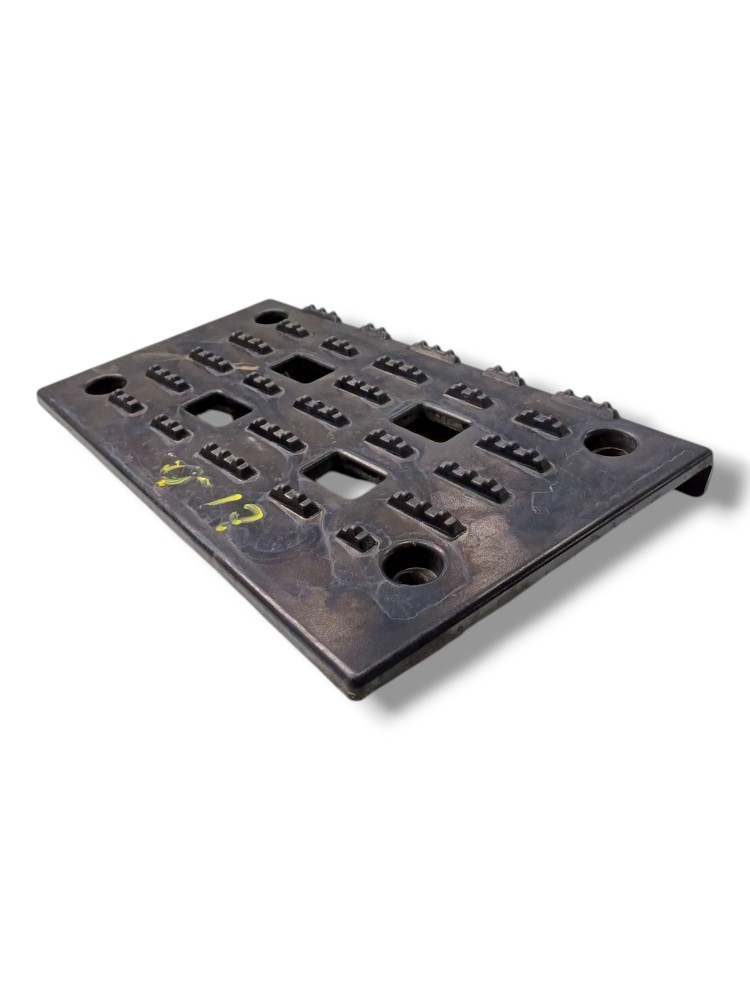 Estribo Direito Mb Accelo 815 2022 Vo17 3