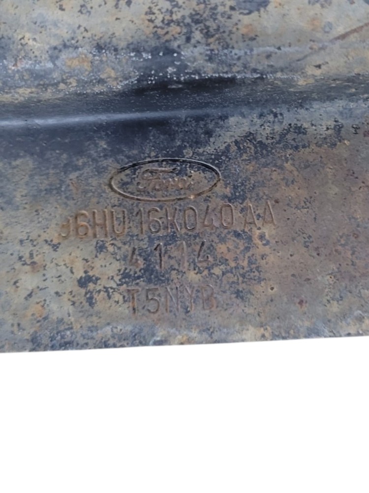 Suporte Paralama Ford Cargo 815 5