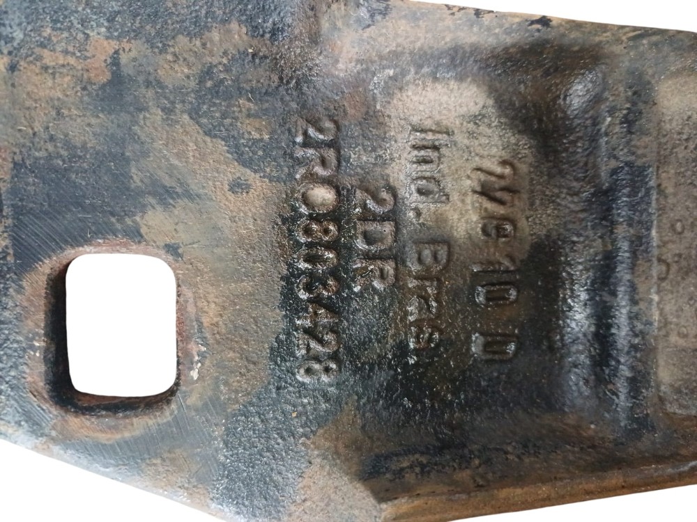 Suporte Fixação Cabine Direito Vw 8120 2010 7