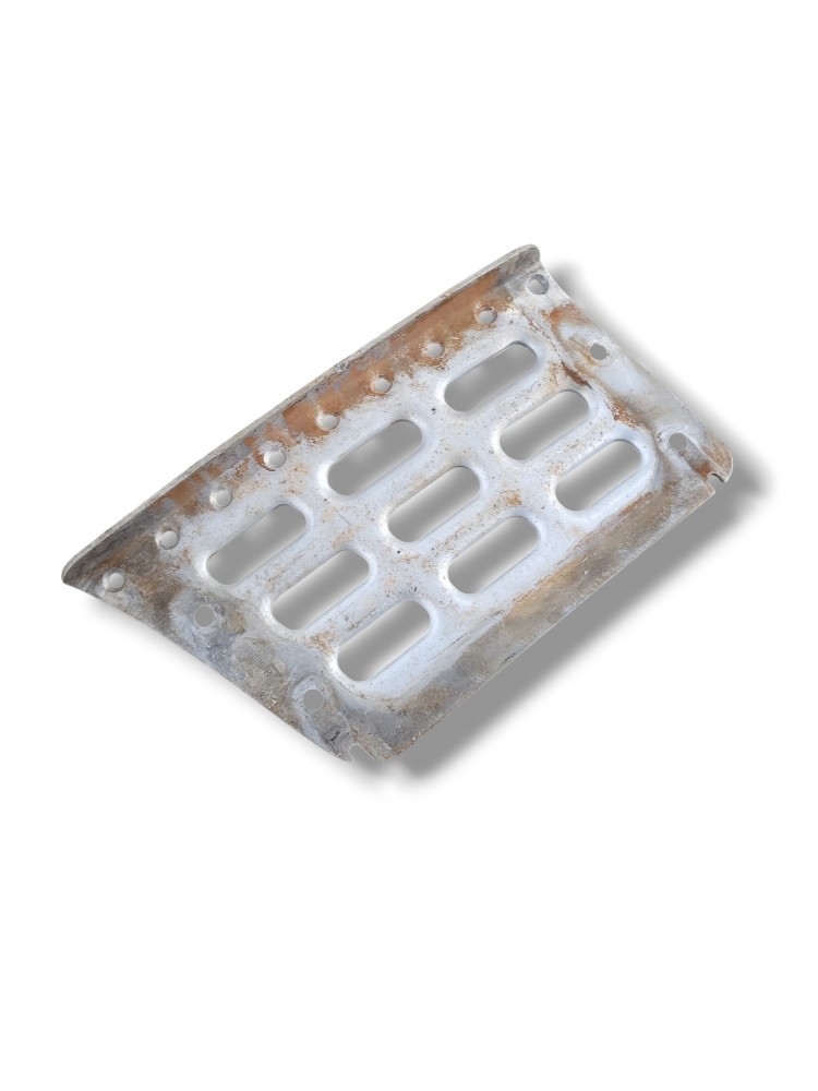 Chapa Pisante Estribo Inferior Direito Volvo Fh 4