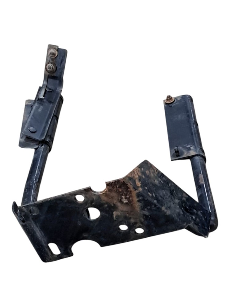 Suporte Paralama Cabine L.E Volvo VM 4