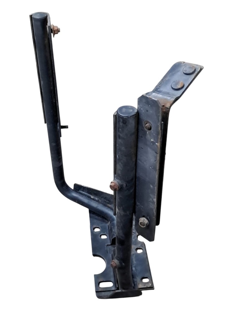 Suporte Paralama Cabine L.E Volvo VM 5
