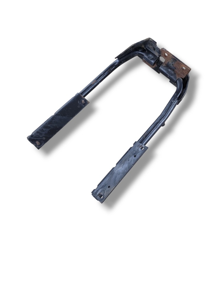 Suporte Paralama Dianteiro Esquerdo Volvo Vm 1