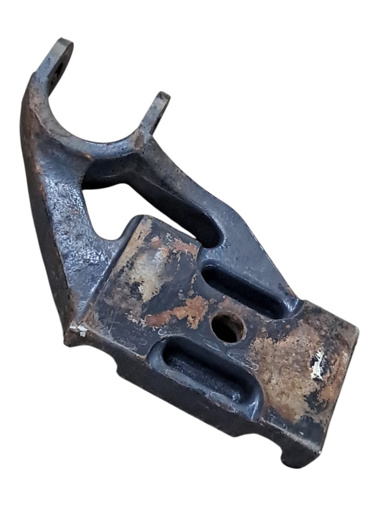Suporte Mola Dianteira L.Direito Volvo 5