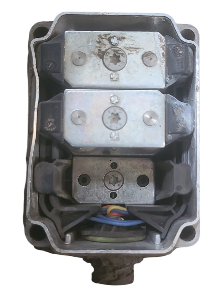 Caixa Solenoide Scania GRS905 1