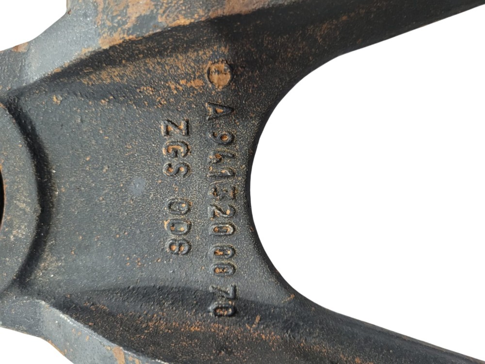 Suporte Mola MB Dianteira 11