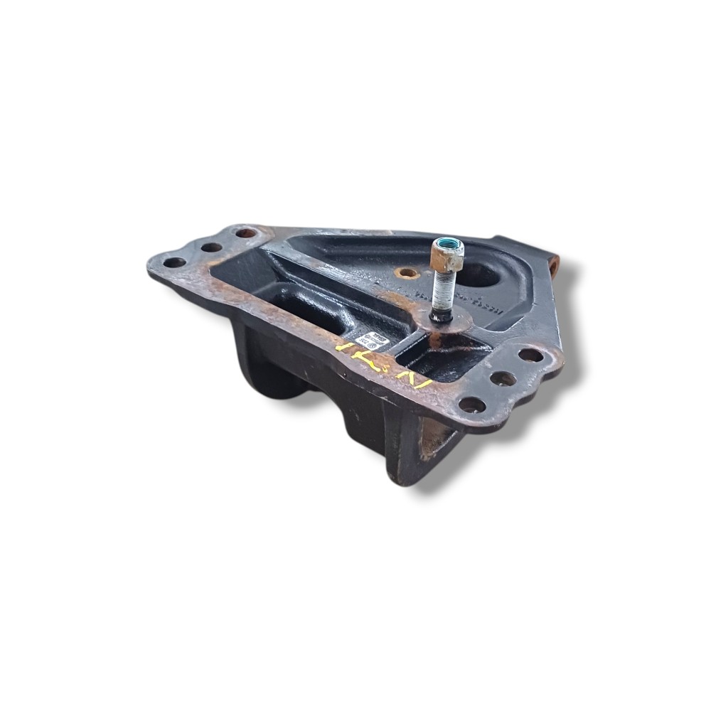 Suporte Mola Dianteira Direita Vw 25.390 2013 Vn41 7