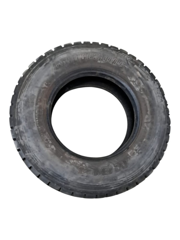 Pneu Bridgestone 235/75R17.5 Reformado 3