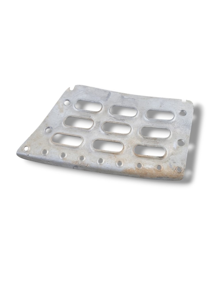 Chapa Pisante Estribo Inferior Direito Volvo Fh 3