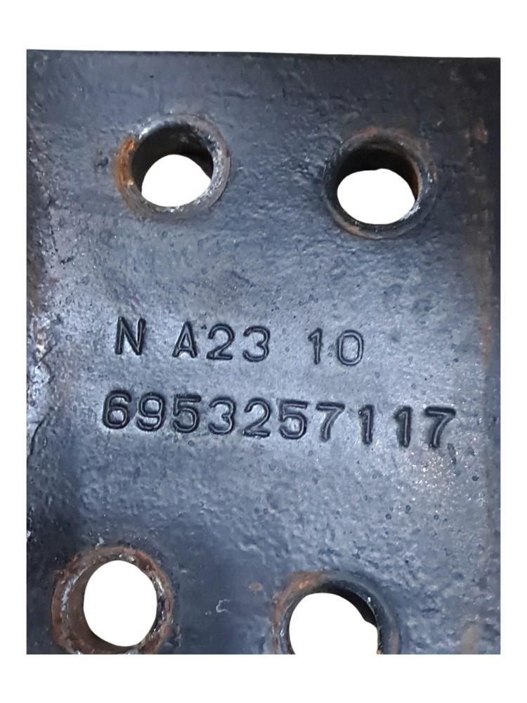 Suporte Mola Auxiliar Dianteira Mercedes-Benz 1620 6