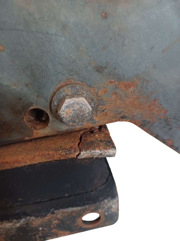Suporte Mola Esquerdo Volvo Nl 5