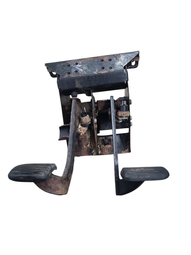 Pedaleira Ford Cargo 816 2014 4